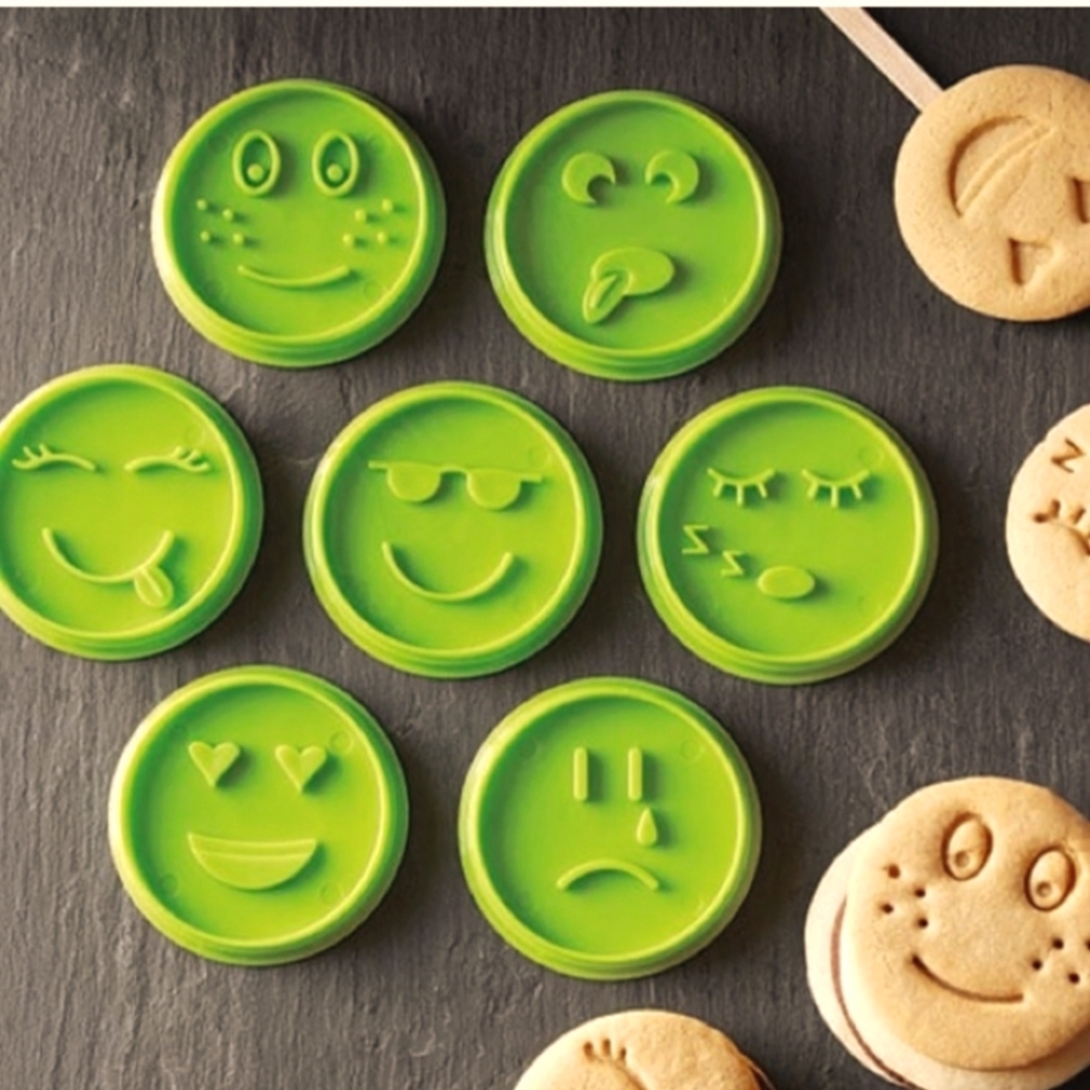 Pampered Chef Green Emoji Cookie Press Set